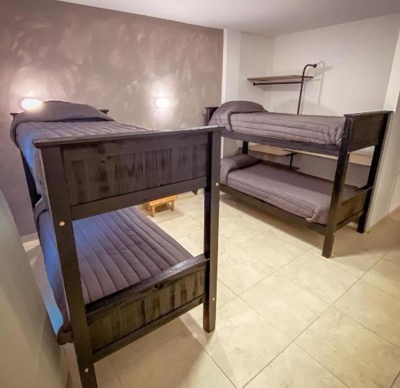 تختخواب در اتاق مشترک, Las Golondrinas