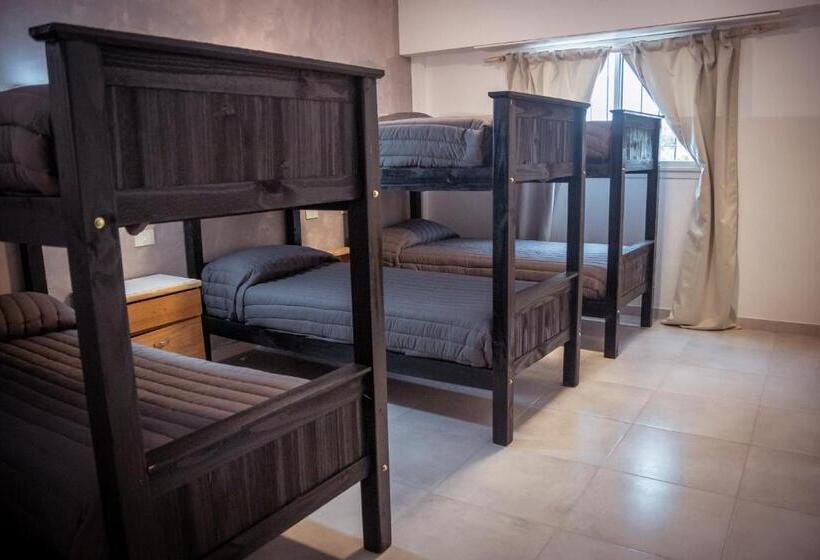 تختخواب در اتاق مشترک, Las Golondrinas