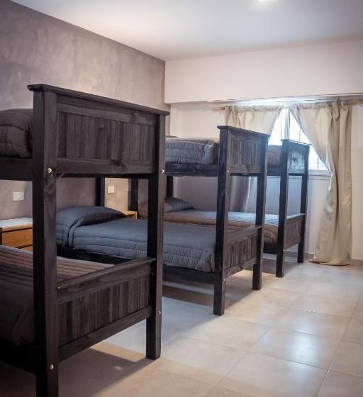 تختخواب در اتاق مشترک, Las Golondrinas