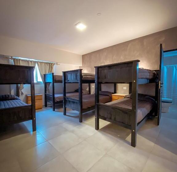 تختخواب در اتاق مشترک, Las Golondrinas