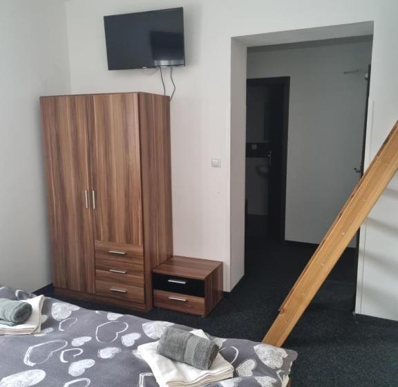 غرفة قياسية ثلاثية, Pension Max Klínovec