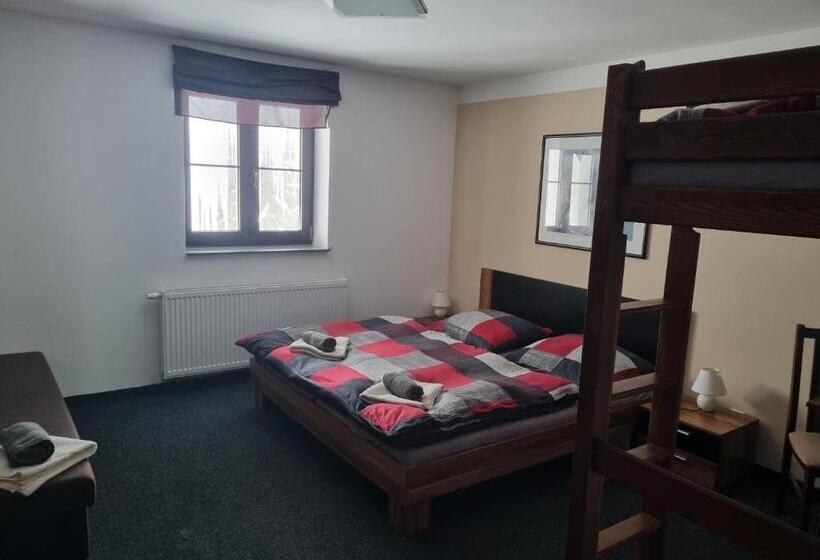 غرفة قياسية رباعية, Pension Max Klínovec