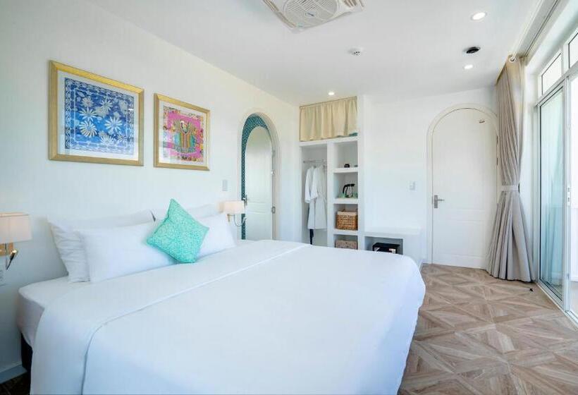 اتاق لوکس با بالکن و چشم‌انداز دریا, Mia Luxury Villa Bình Châu