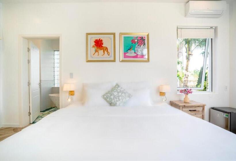 اتاق لوکس با تخت بزرگ, Mia Luxury Villa Bình Châu