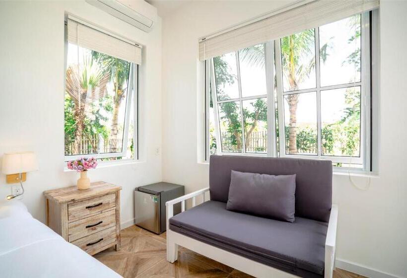 اتاق لوکس با تخت بزرگ, Mia Luxury Villa Bình Châu