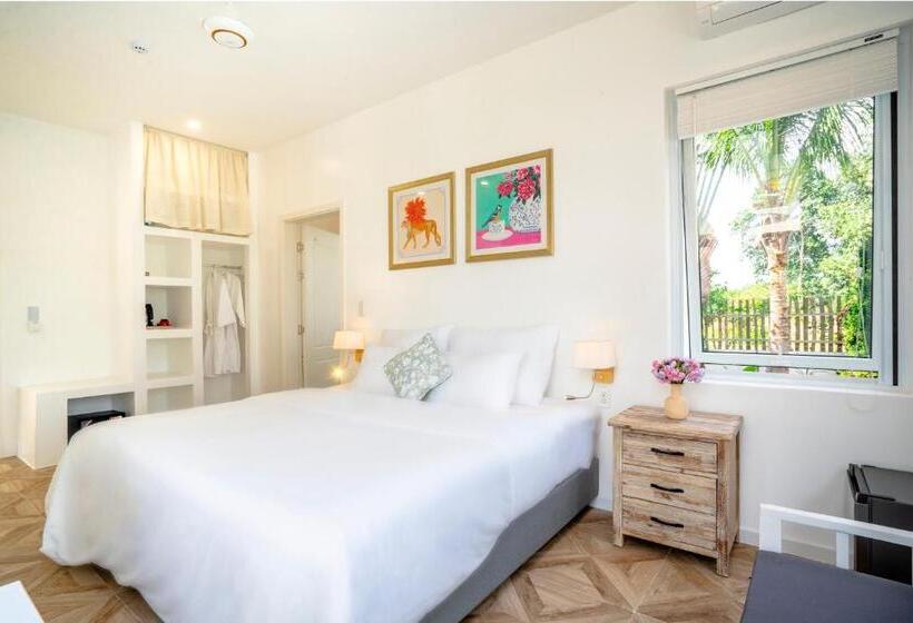 اتاق لوکس با تخت بزرگ, Mia Luxury Villa Bình Châu