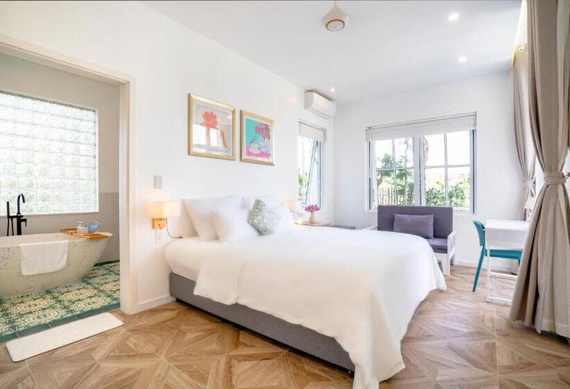 اتاق لوکس با تخت بزرگ, Mia Luxury Villa Bình Châu