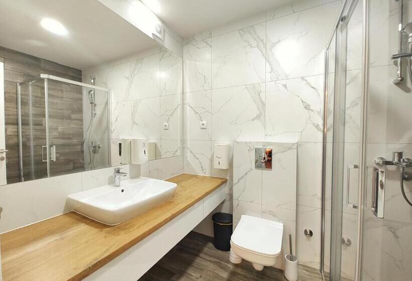 آپارتمان 1 خوابه, Velika Recepcija Cc Mtv