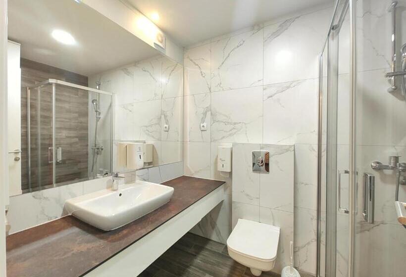 آپارتمان 1 خوابه, Velika Recepcija Cc Mtv