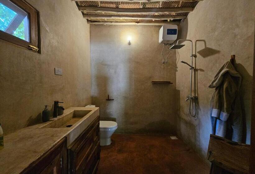 スタンダードバンガロー, Karibu Maisha