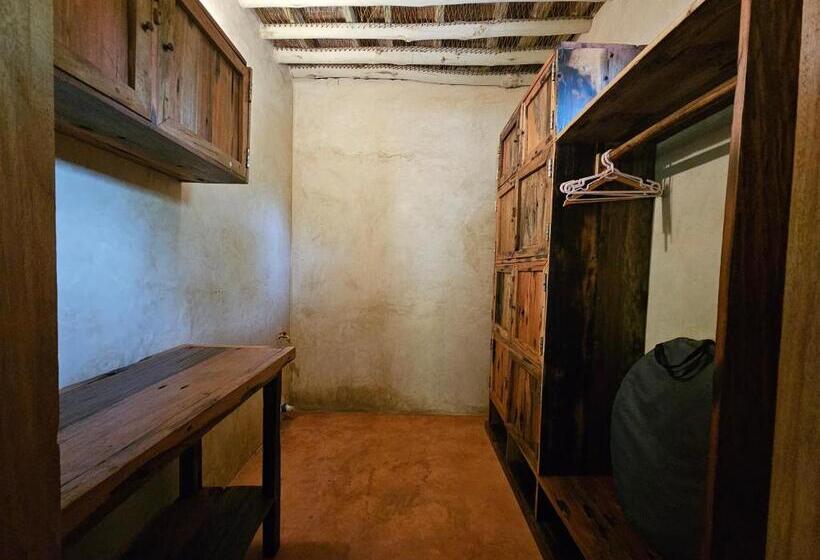 スタンダードバンガロー, Karibu Maisha