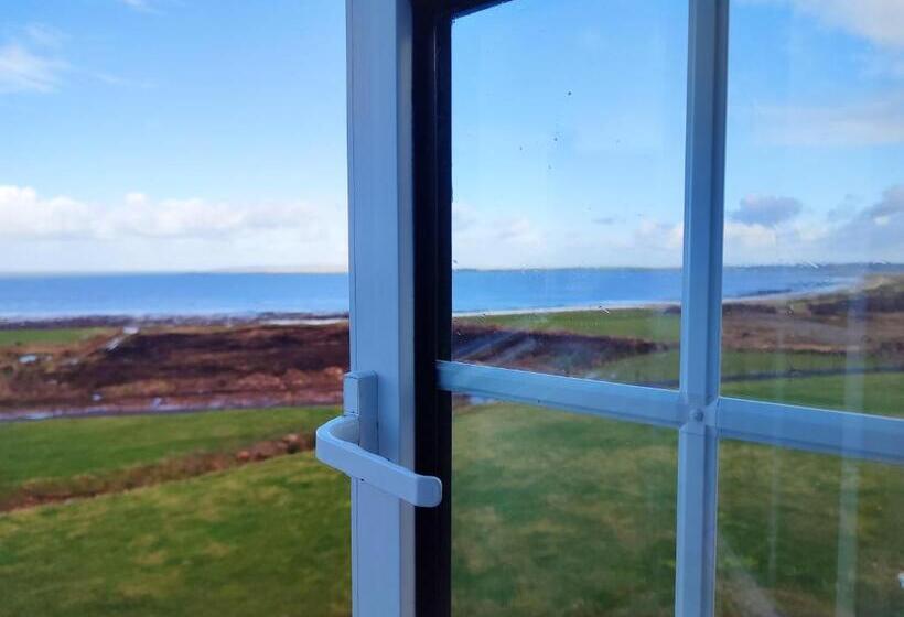 غرفة قياسية مطلّة علي البحر, Railway Lodge