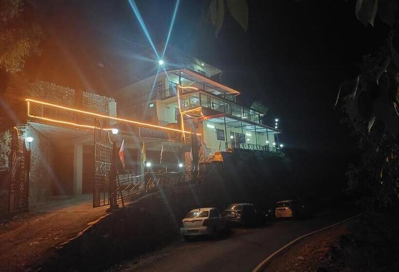 غرفة عائلية, Chail Alone Inn