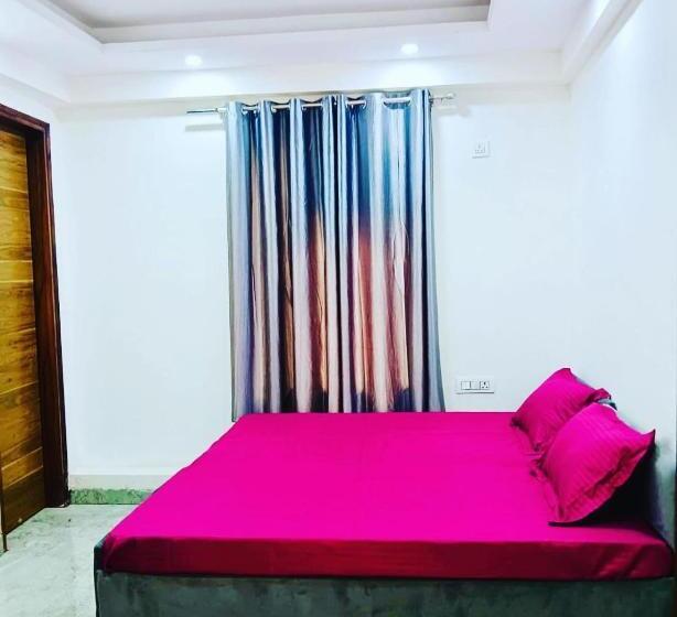 スタンダードルーム, Oh My Place Noida , Sector 93