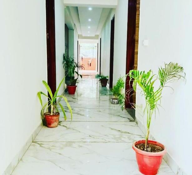 Номер Стандарт с Балконом, Oh My Place Noida , Sector 93