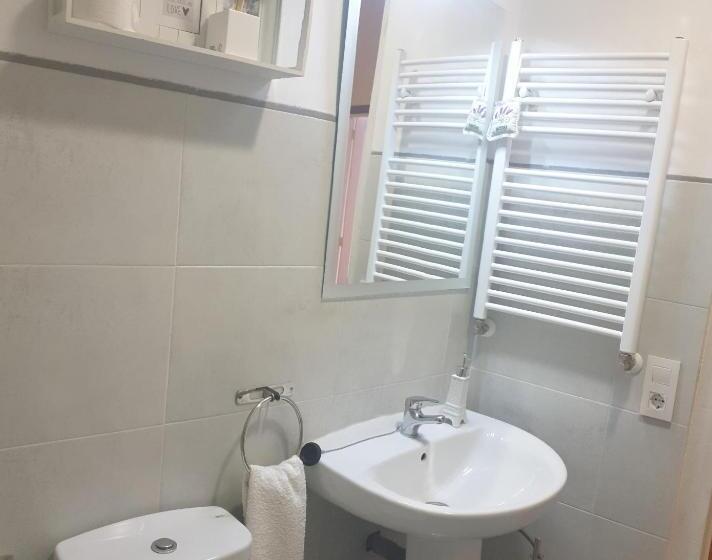 דירת שני חדרים, Rey Mundo