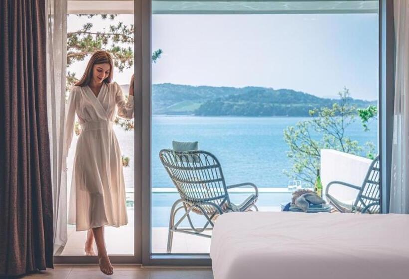 اتاق خانوادگی با چشمانداز دریا, Stone Island Pool Villa