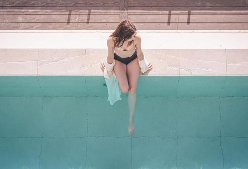 اتاق خانوادگی با چشمانداز دریا, Stone Island Pool Villa