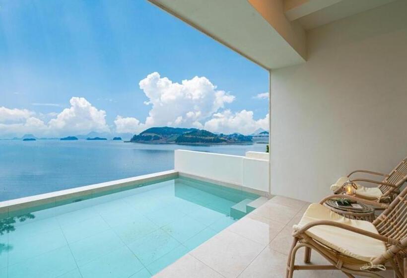 اتاق خانوادگی با چشمانداز دریا, Stone Island Pool Villa