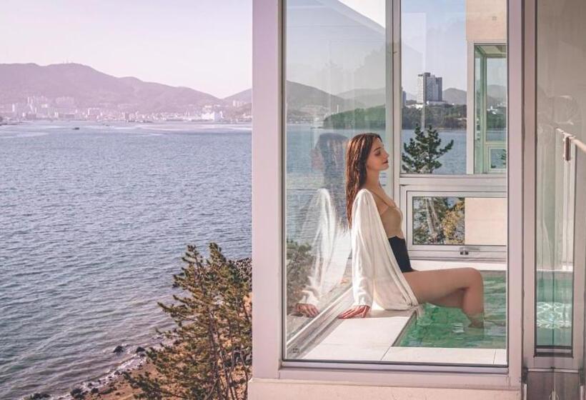 ویلای یک اتاق خوابه با استخر شنا, Stone Island Pool Villa