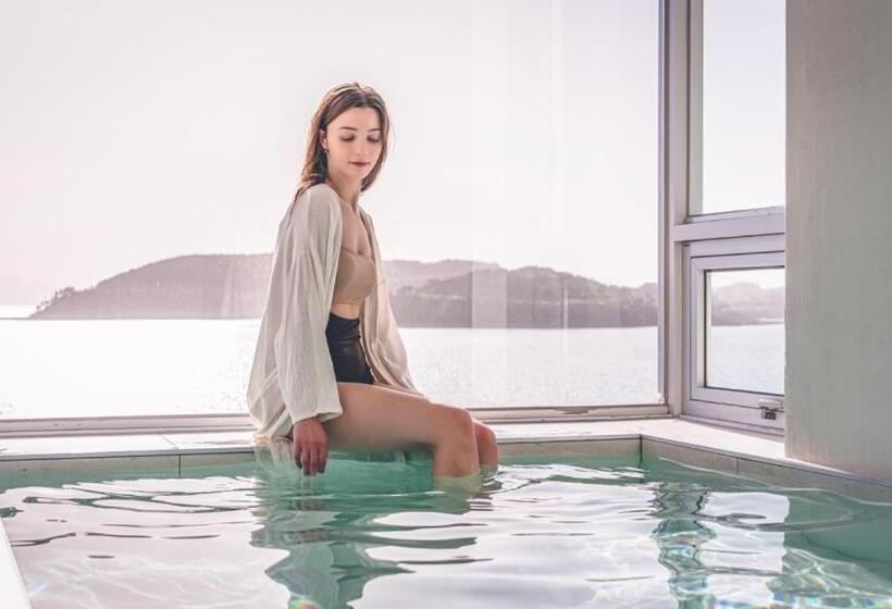 ویلای یک اتاق خوابه با استخر شنا, Stone Island Pool Villa