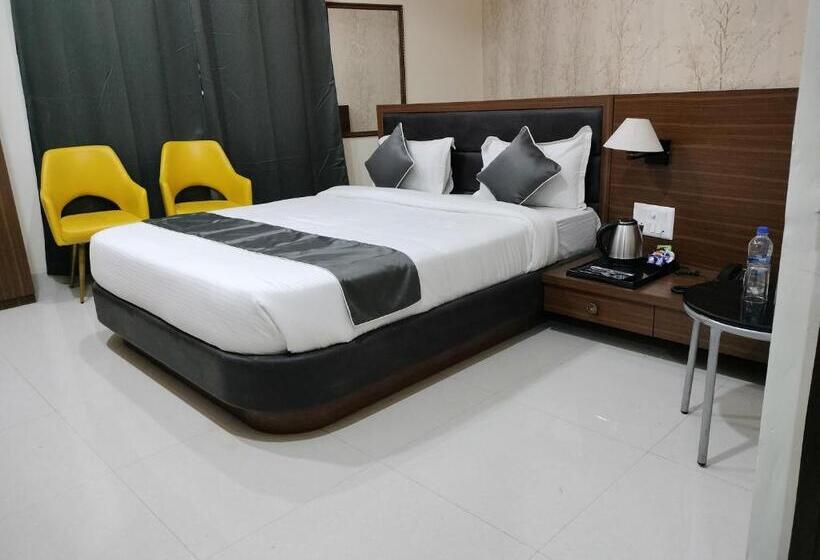 디럭스 룸, Vinayak International