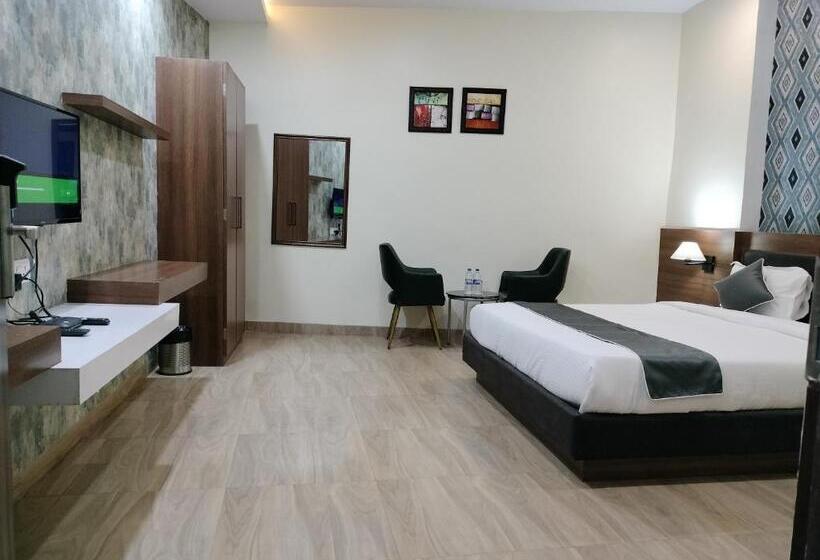 디럭스 룸, Vinayak International