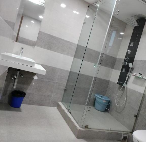 이그제큐티브 스위트, Vinayak International