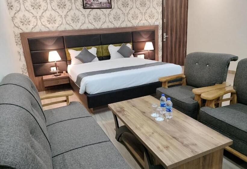 سوییت اجرایی, Vinayak International