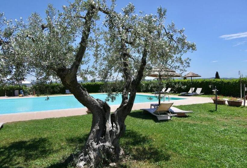 דירה בת חדר שינה 1 עם מרפסת, Isa Apartments 4 Beds, First Floor With Private Outdoor Area, In Residence With Swimming Pool