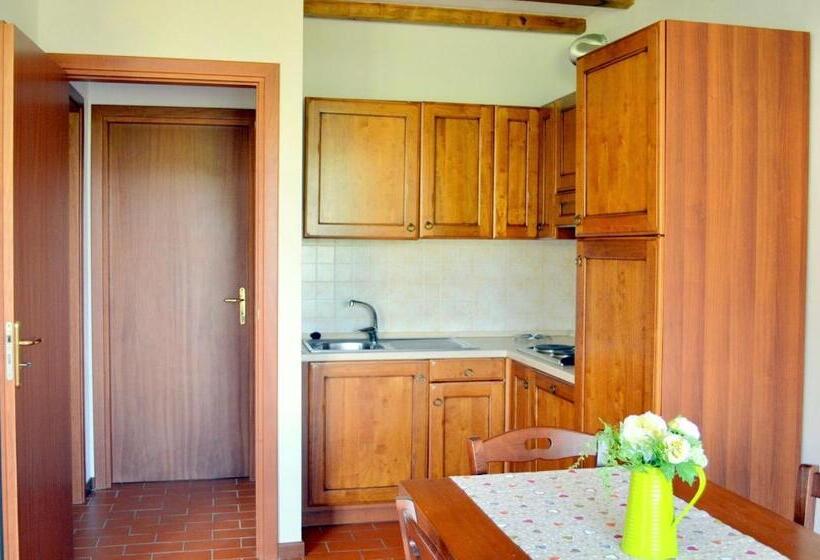 דירה בת חדר שינה 1 עם מרפסת, Isa Apartments 4 Beds, First Floor With Private Outdoor Area, In Residence With Swimming Pool