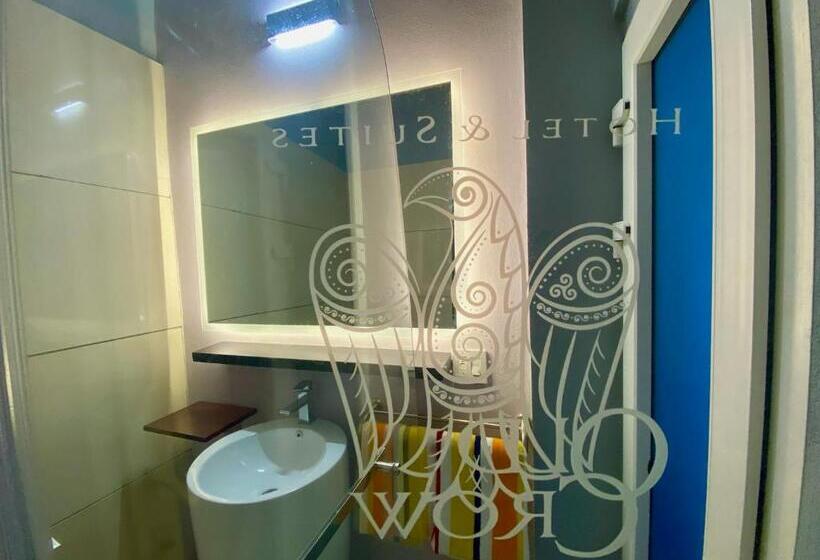 سوئیت با تخت بزرگ, Old Crow Hotel And Suites