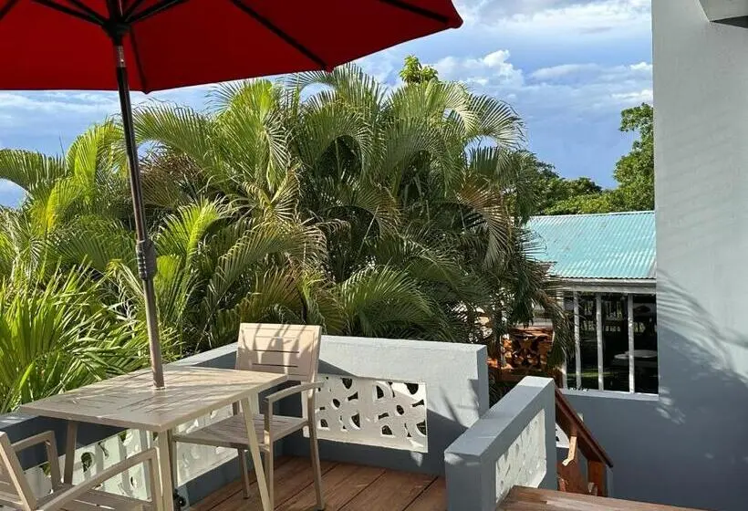 سوئیت با تخت بزرگ, Old Crow Hotel And Suites