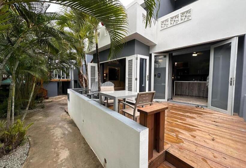 آپارتمان لوکس 1 خوابه, Old Crow Hotel And Suites