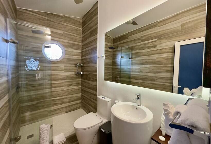 آپارتمان لوکس 1 خوابه, Old Crow Hotel And Suites