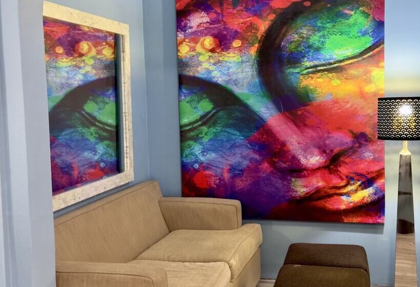 آپارتمان لوکس 1 خوابه, Old Crow Hotel And Suites