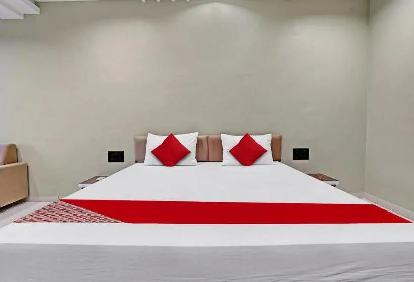 Classic Kolmen Hengen Huone, Oyo Flagship Hotel Barsana