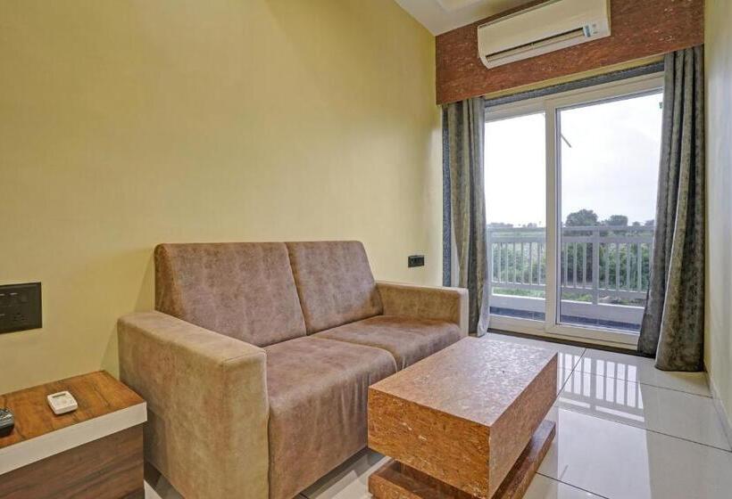 Трехместный Номер Классика, Oyo Flagship Hotel Barsana