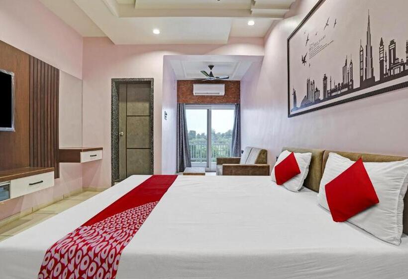 Трехместный Номер Классика, Oyo Flagship Hotel Barsana