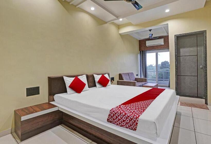 Трехместный Номер Классика, Oyo Flagship Hotel Barsana