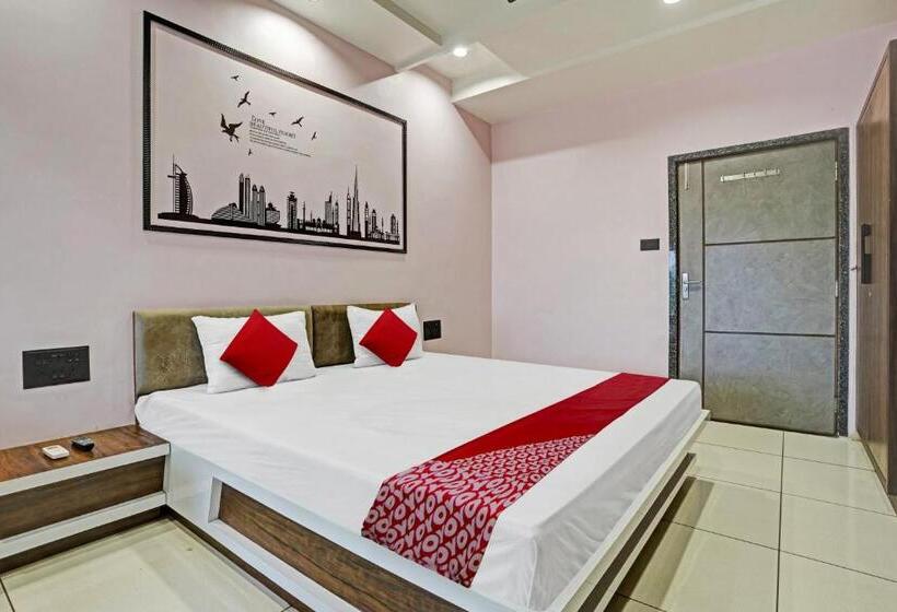 Трехместный Номер Классика, Oyo Flagship Hotel Barsana