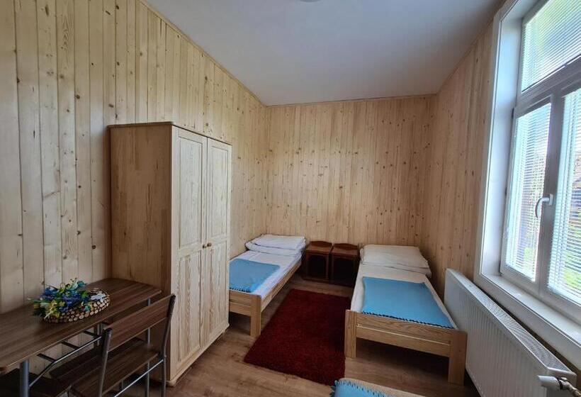 Quarto Triplo Estandar, Sšvp 1. Máj