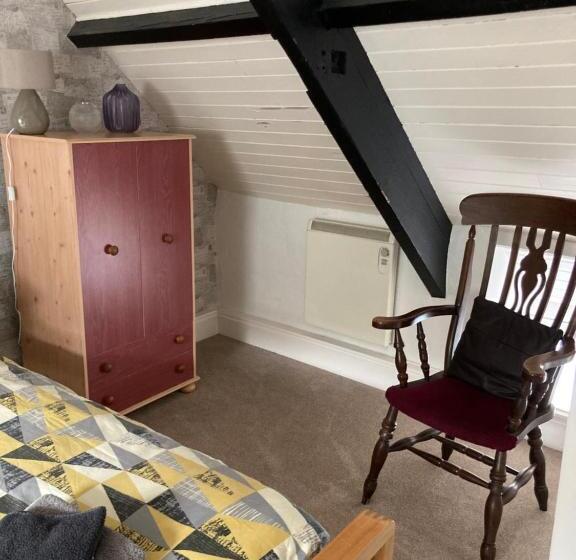 标准间, The Ship Inn