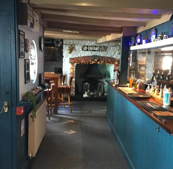 经济房, The Ship Inn