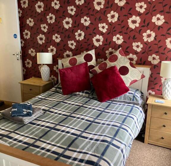 经济房, The Ship Inn