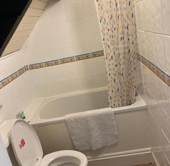 标准间, The Ship Inn