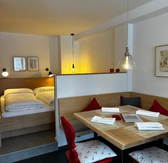 Apartamento 1 Dormitório com Terraço, Appartementhaus Birkenwald