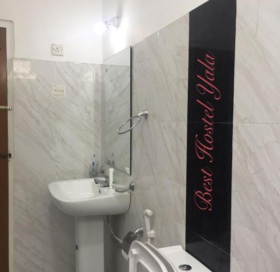 Кровать в Общей Комнате, Best Hostel Yala