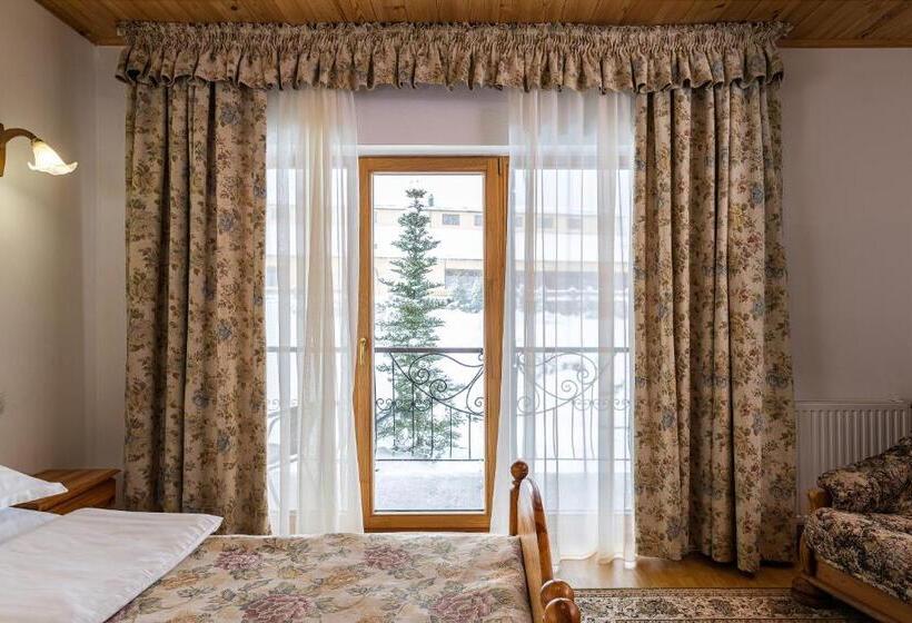 Номер Стандарт с Балконом, готель плай