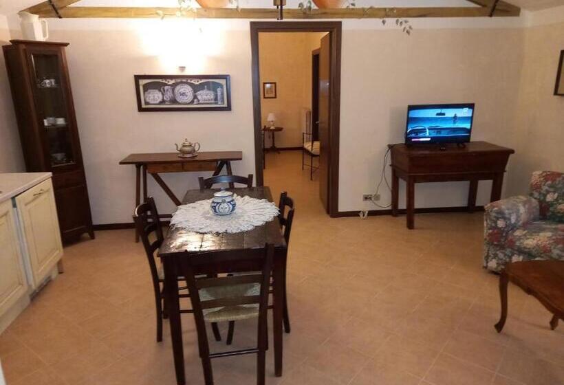 شقة غرفة واحدة, Casale Montemoro